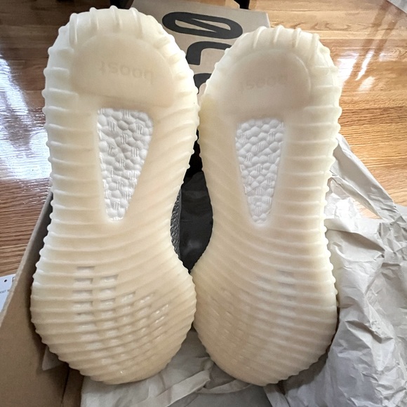 adidas Yeezy Boost 350 V2 'Static Non-Reflective - Picture 6 of 9